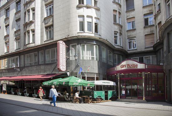 City Hotel Pilvax — Property