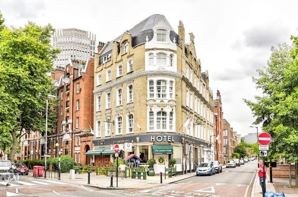 City London Hotel London England — Property