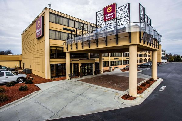 Clarion Hotel Airport Conference Center — Property