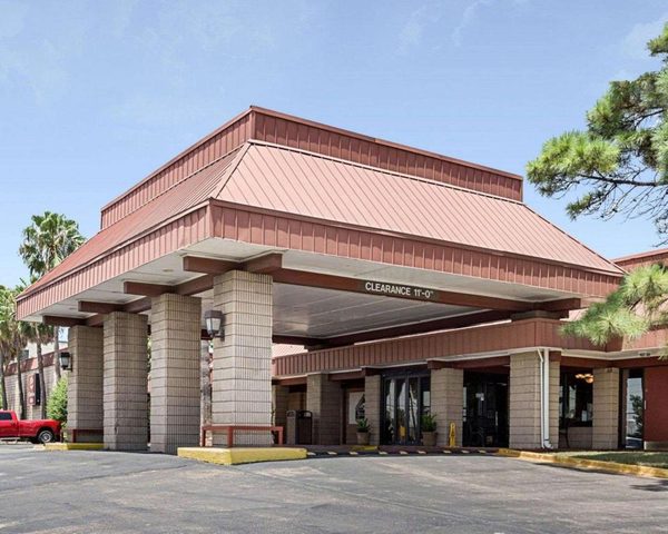 Clarion Inn — Property
