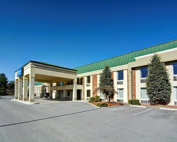 Clarion Pointe Beckley — Property