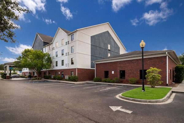 Clarion Pointe Charleston West Ashley — Property