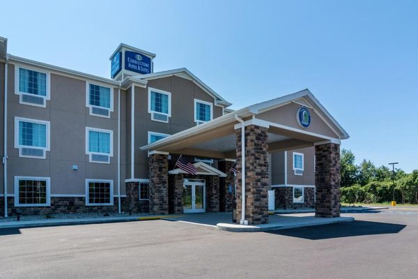 Cobblestone Hotel and Suites Torrington — Property