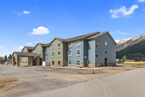 Cobblestone Hotel Suites Alpine — Property