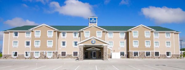 Cobblestone Hotel Suites Devils Lake — Property