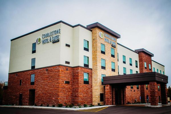 Cobblestone Hotel Suites International Falls — Property