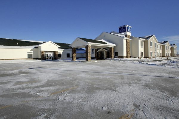 Cobblestone Inn and Suites Bottineau — Property