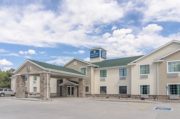 Cobblestone Inn Suites Guernsey — Property