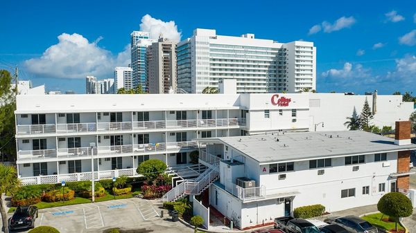 Collins Hotel — Property