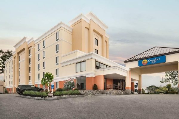 Comfort Inn Airport — Property