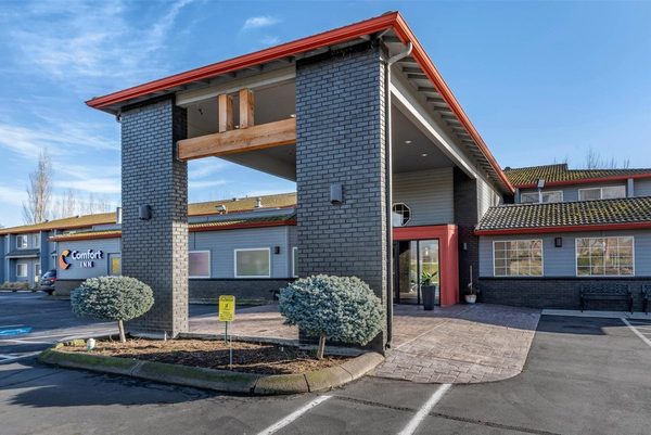 Comfort Inn Columbia Gorge — Property