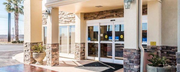 Comfort Inn I 10 East Near AT T Center — Property