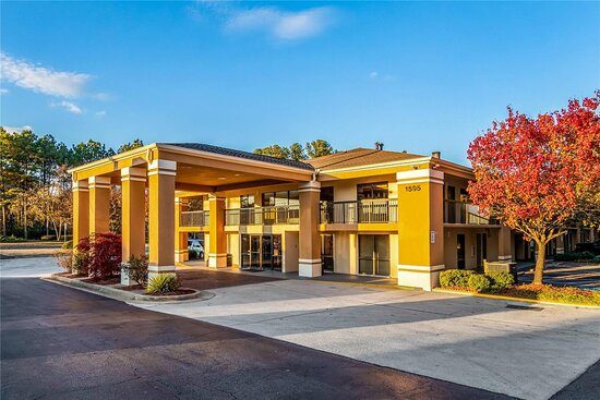 Comfort Inn Suites at Stone Mountain — Property