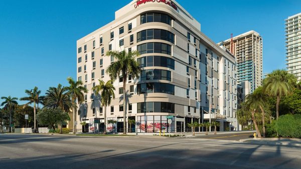 Comfort Inn Suites Downtown Brickell Port Of Miami Miami Florida — Property
