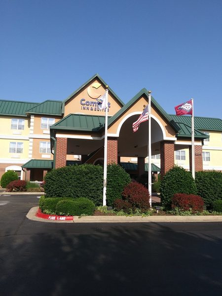 Comfort Inn Suites Fayetteville University Area — Property
