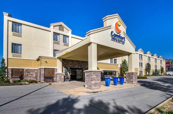 Comfort Inn Suites Kansas City Northeast — Property