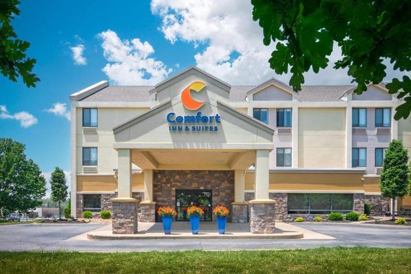 Comfort Inn Suites Kansas City Northeast — Property