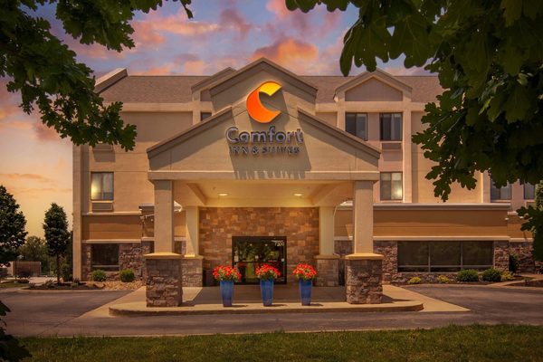Comfort Inn Suites Kansas City Northeast — Property