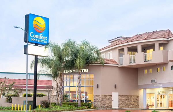 Comfort Inn Suites Near Universal N Hollywood Burbank Los Angeles California — Property