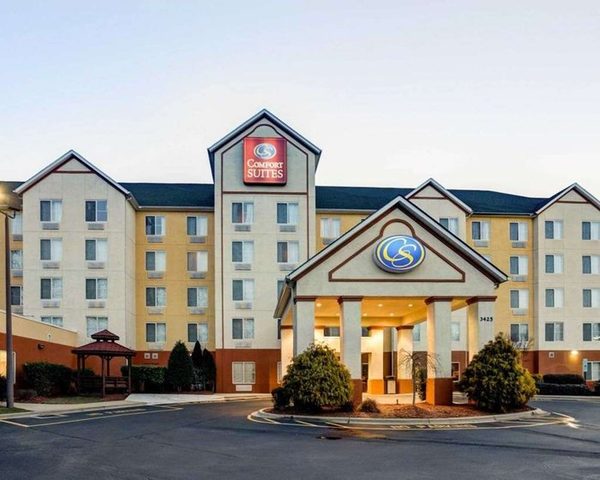 Comfort Suites Airport — Property