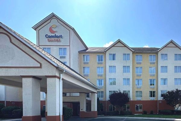 Comfort Suites Airport — Property