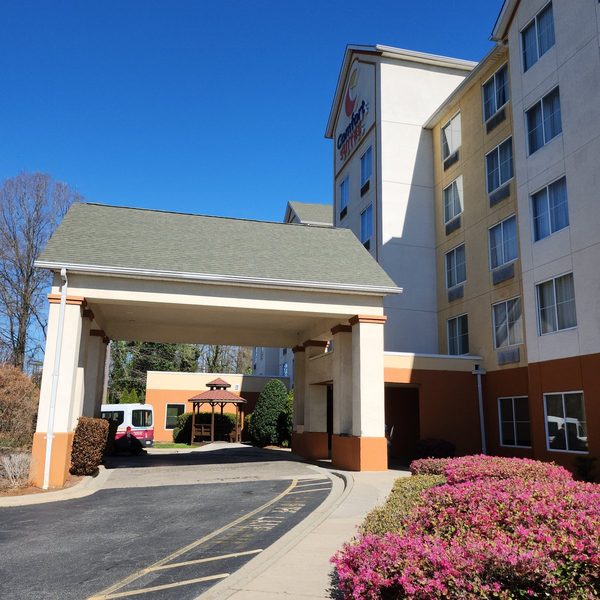 Comfort Suites Airport — Property