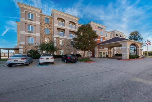 Comfort Suites Central — Property
