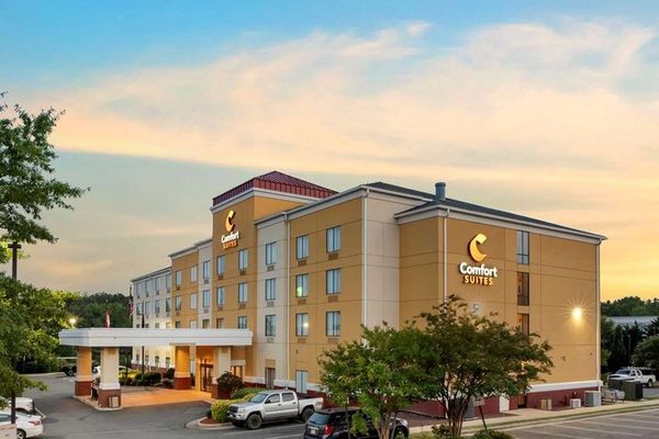 Comfort Suites Fredericksburg North — Property