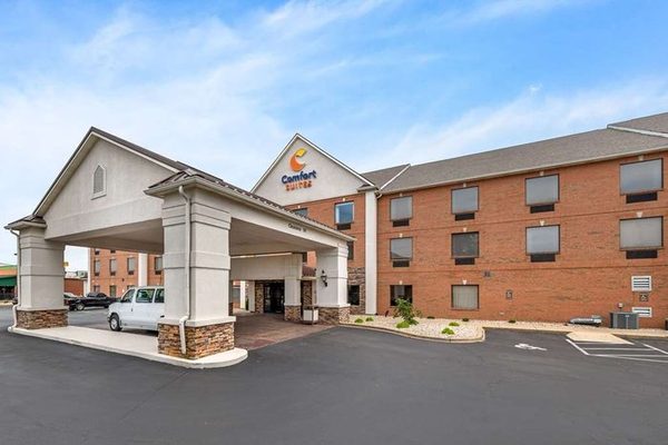 Comfort Suites Louisville Airport — Property