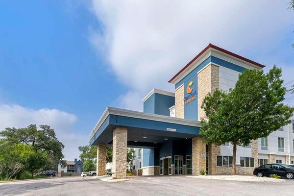 Comfort Suites Medical Center near Six Flags — Property