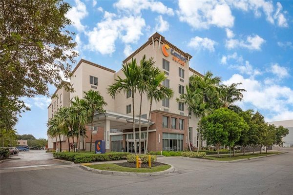 Comfort Suites Miami Airport North — Property