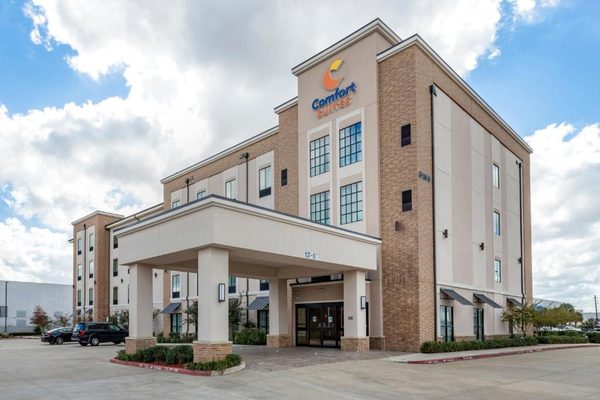 Comfort Suites Near Sam Houston Race Park — Property
