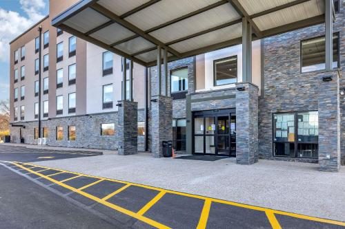 Comfort Suites St Louis Sunset Hills — Property