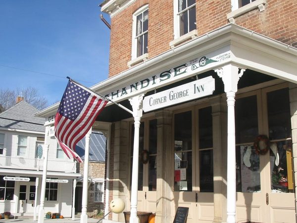 Corner George Inn Bed Breakfast Maeystown Illinois — Property