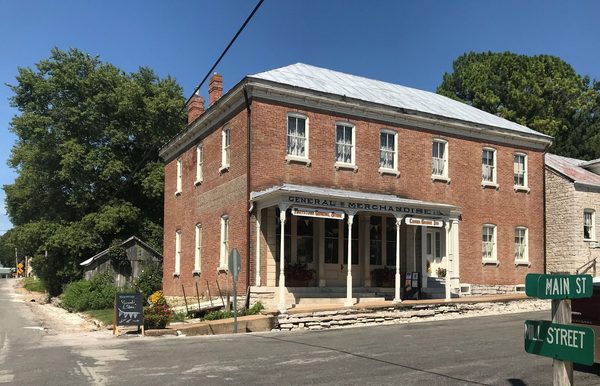 Corner George Inn Bed Breakfast Maeystown Illinois — Property