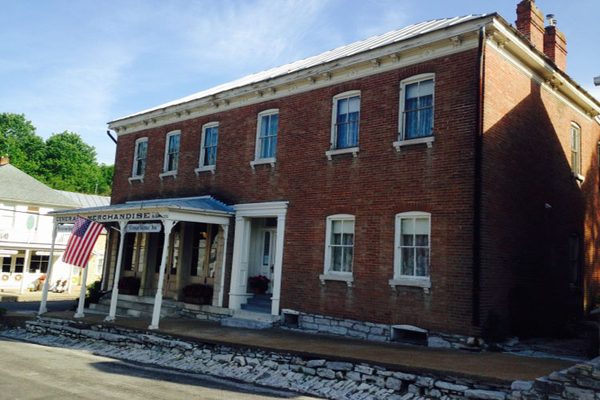 Corner George Inn Bed Breakfast Maeystown Illinois — Property