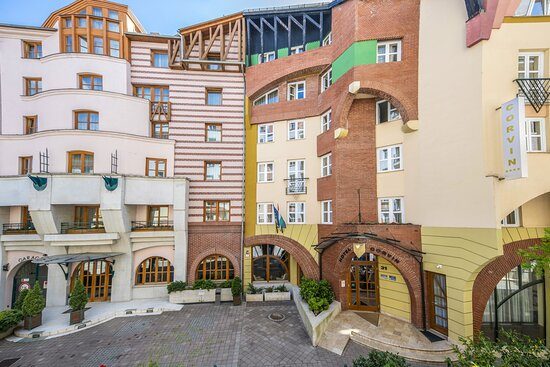 Corvin Plaza Apartments Suites — Property