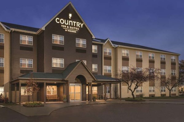 Country Inn Suites by Radisson Dakota Dunes SD — Property
