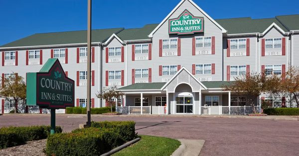 Country Inn Suites by Radisson Dakota Dunes SD — Property