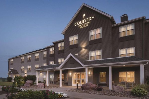 Country Inn Suites by Radisson Pella IA — Property