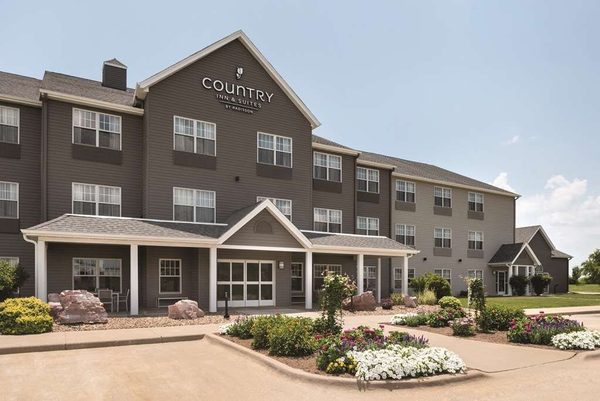 Country Inn Suites by Radisson Pella IA — Property