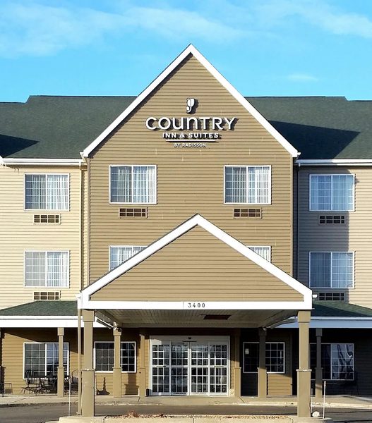 Country Inn Suites by Radisson Watertown SD — Property