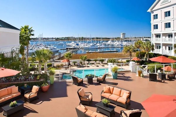 Courtyard by Marriott Charleston Waterfront — Property