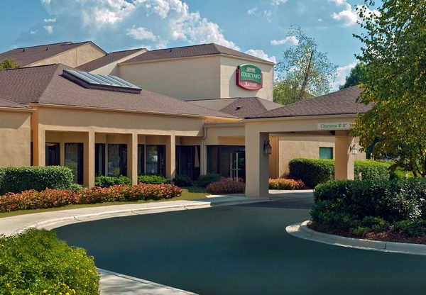 Courtyard by Marriott Charlotte Arrowood — Property