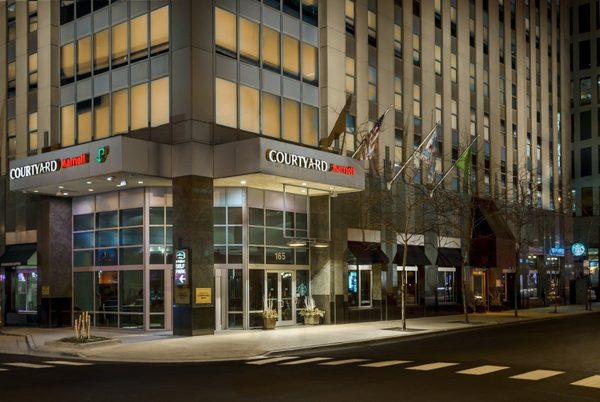 Courtyard by Marriott Chicago Downtown Magnificent Mile — Property