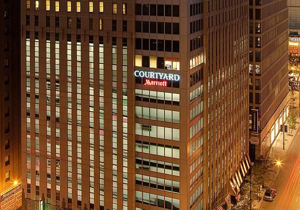 Courtyard by Marriott Chicago Downtown Magnificent Mile — Property