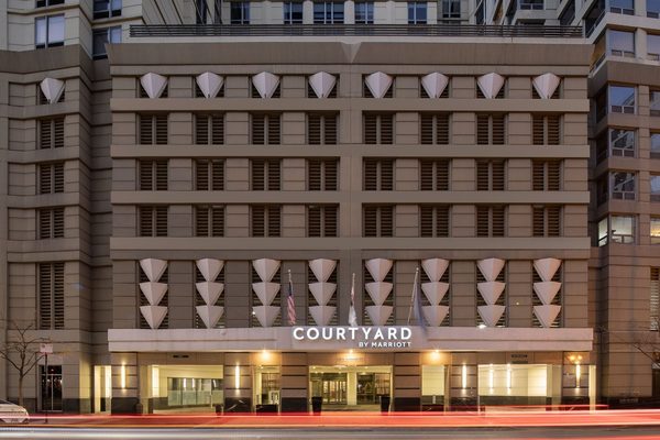 Courtyard by Marriott Chicago Downtown River North Chicago Illinois — Property
