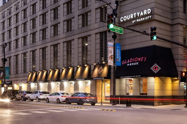 Courtyard by Marriott Chicago Downtown River North Chicago Illinois — Property