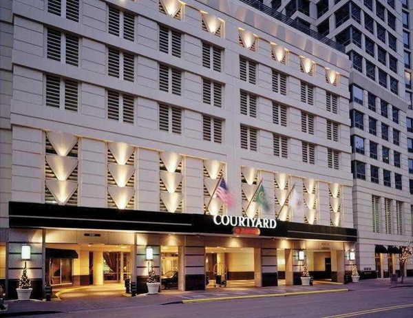 Courtyard by Marriott Chicago Downtown River North Chicago Illinois — Property