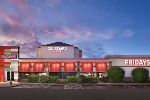 Courtyard by Marriott Chicago Midway Airport — Property